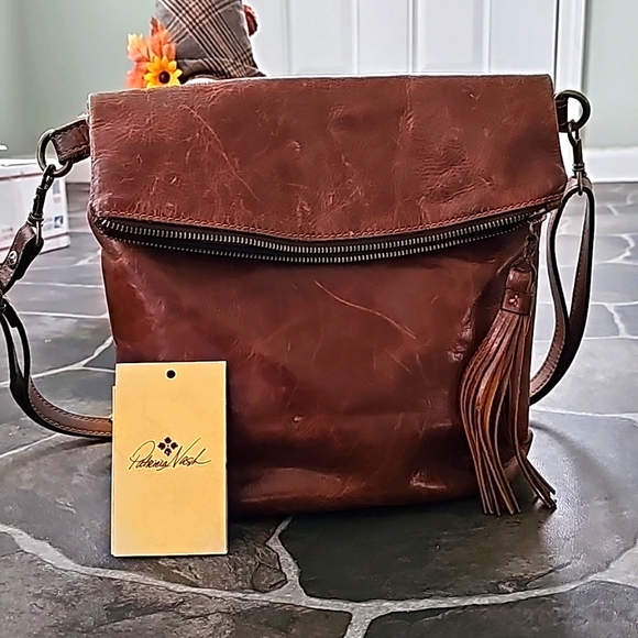 Patricia Nash Handbags - HP3/5🥳 Patricia Nash Luzille brown distressed leather hobo bag